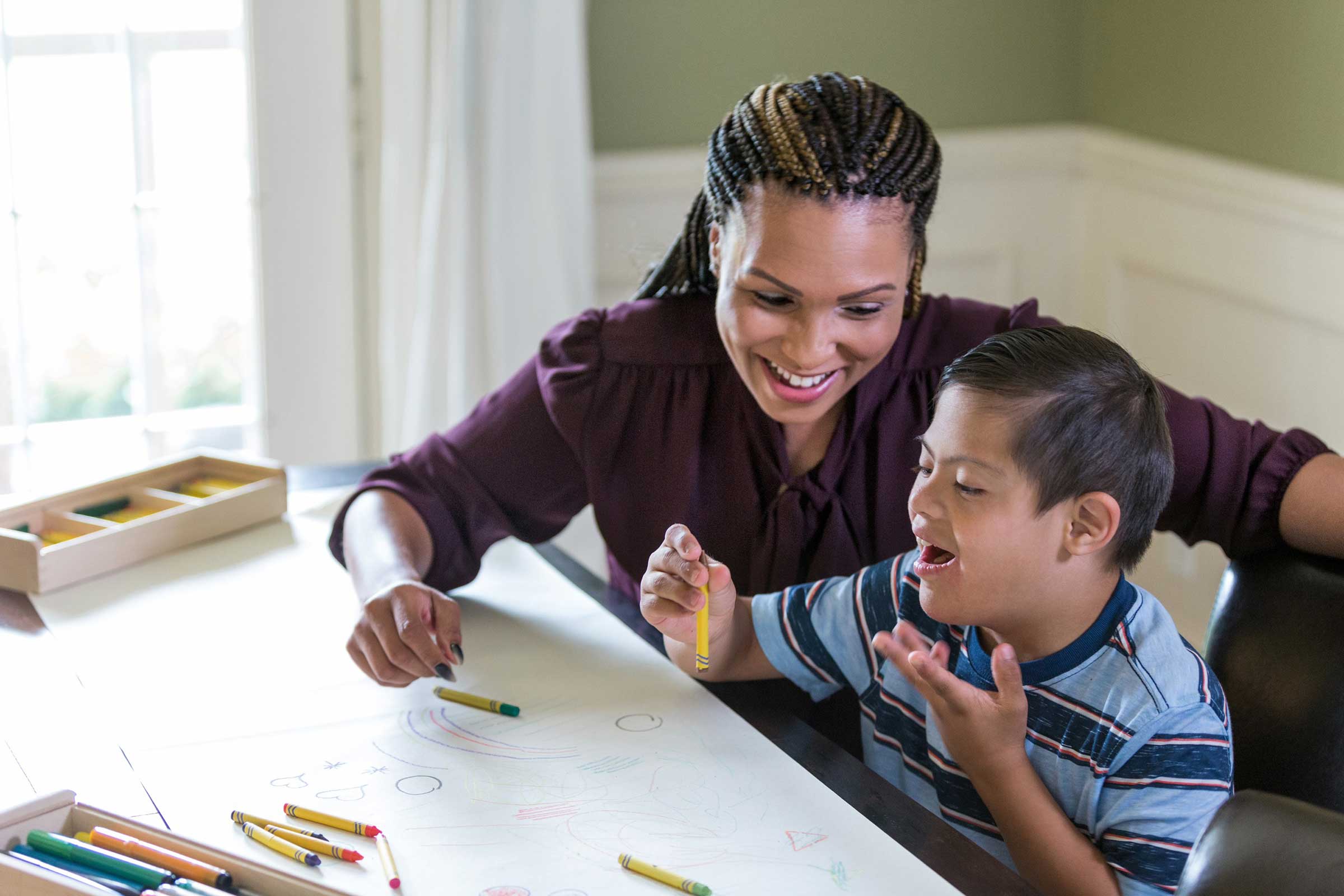 Women with a child watching him drawing